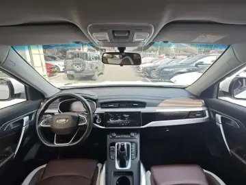 2022 Geely Atlas Pro с пробегом 73 000 км