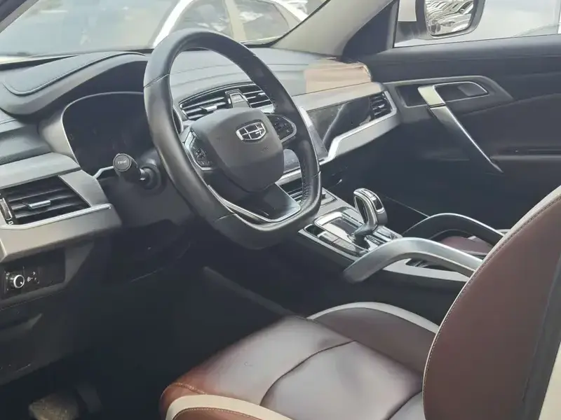 2022 Geely Atlas Pro с пробегом 73 000 км