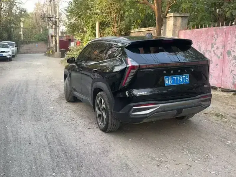 2023 Geely Boyue L с пробегом 30 000 км