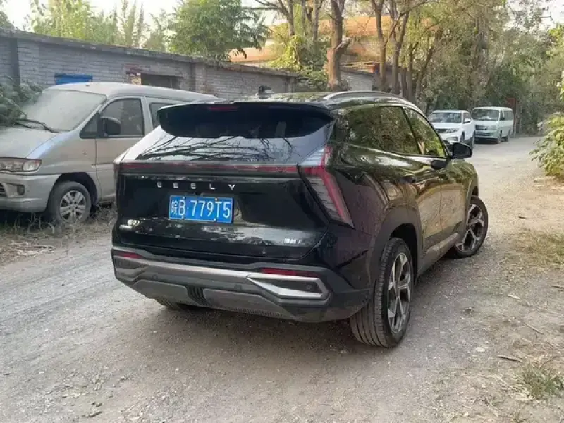 2023 Geely Boyue L с пробегом 30 000 км