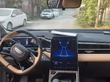 2023 Geely Boyue L с пробегом 30 000 км