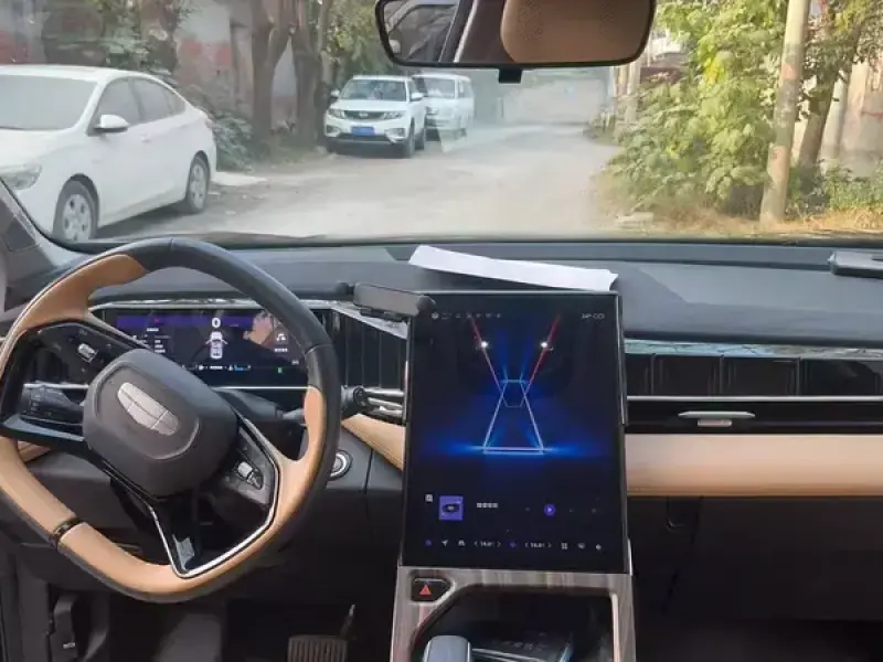 2023 Geely Boyue L с пробегом 30 000 км