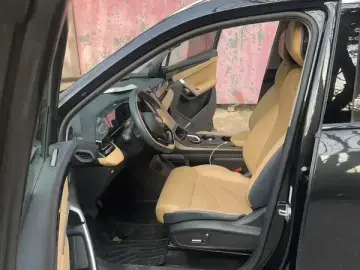 2023 Geely Boyue L с пробегом 30 000 км
