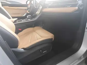 2023 Geely Boyue L с пробегом 40 000 км