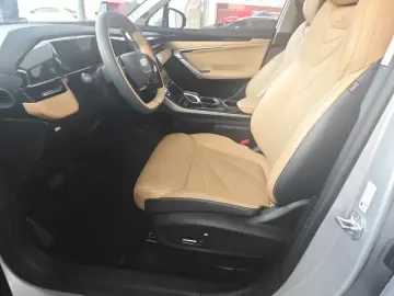 2023 Geely Boyue L с пробегом 40 000 км