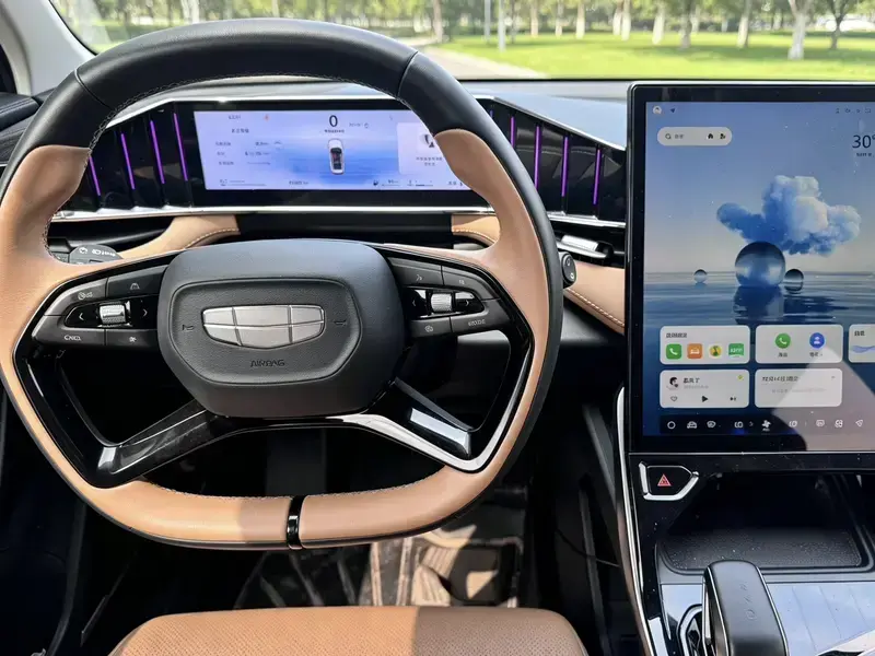 2023 Geely Boyue L с пробегом 26 000 км
