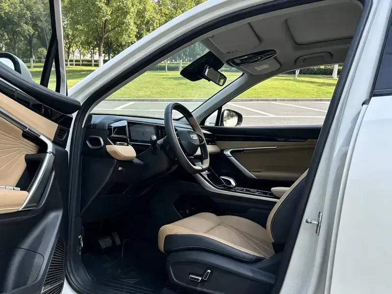 2023 Geely Boyue L с пробегом 26 000 км