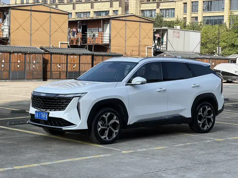 2023 Geely Boyue L с пробегом 29 000 км