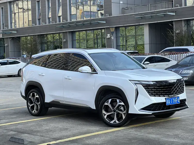 2023 Geely Boyue L с пробегом 29 000 км