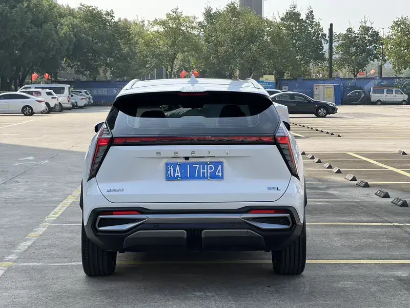 2023 Geely Boyue L с пробегом 29 000 км