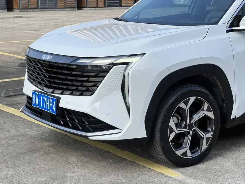 2023 Geely Boyue L с пробегом 29 000 км