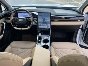 2023 Geely Boyue L с пробегом 29 000 км