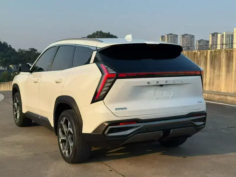 2024 Geely Boyue L с пробегом 35 000 км