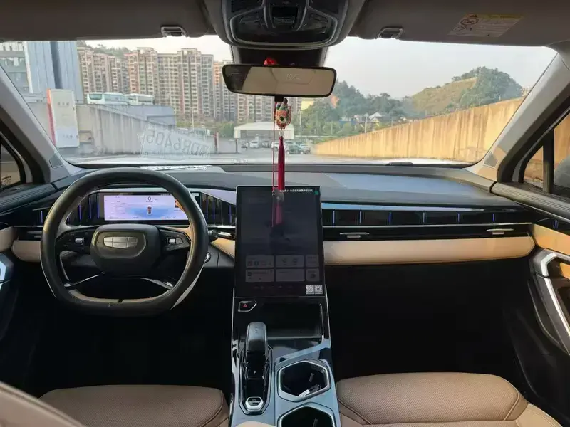 2024 Geely Boyue L с пробегом 35 000 км