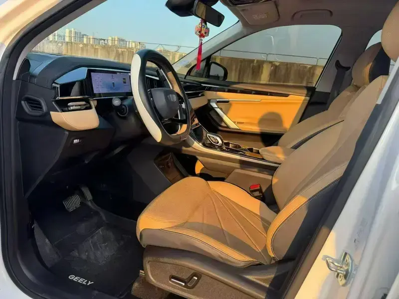 2024 Geely Boyue L с пробегом 35 000 км