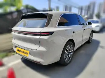 2024 Li Auto (Lixiang) L6 с пробегом 28 300 км