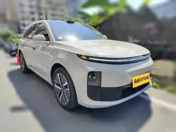 2024 Li Auto (Lixiang) L6 с пробегом 28 300 км