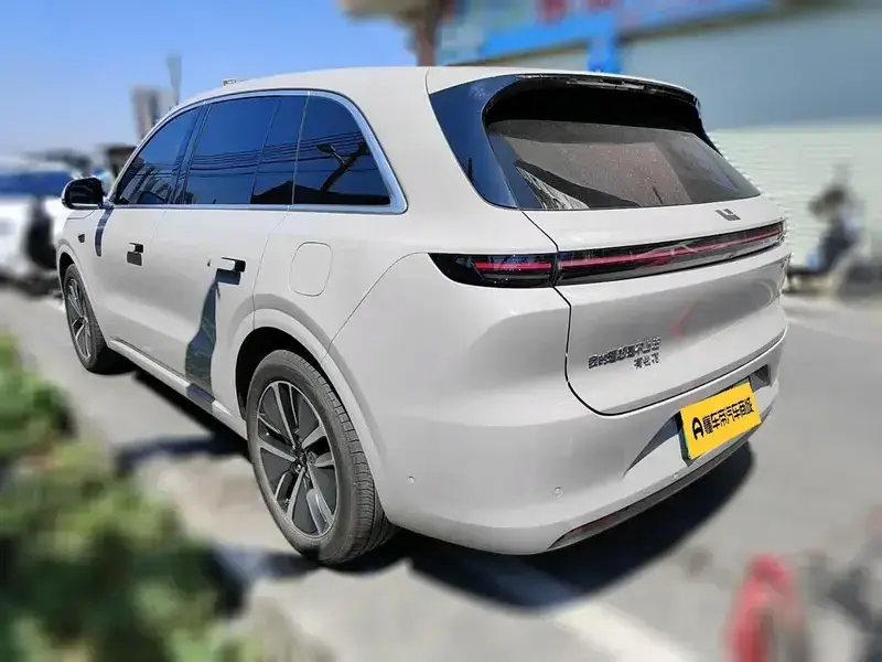 2024 Li Auto (Lixiang) L6 с пробегом 28 300 км