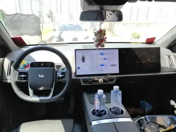 2024 Li Auto (Lixiang) L6 с пробегом 28 300 км