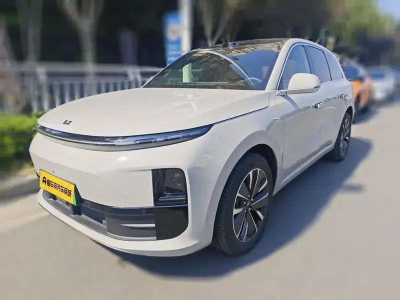 2025 Li Auto (Lixiang) L6 с пробегом 4 300 км