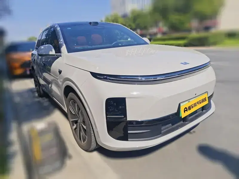 2025 Li Auto (Lixiang) L6 с пробегом 4 300 км