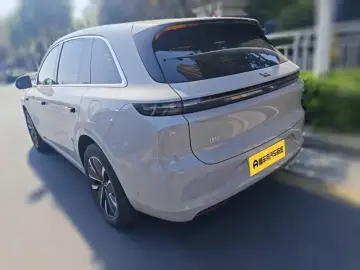 2025 Li Auto (Lixiang) L6 с пробегом 4 300 км