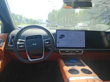 2025 Li Auto (Lixiang) L6 с пробегом 4 300 км
