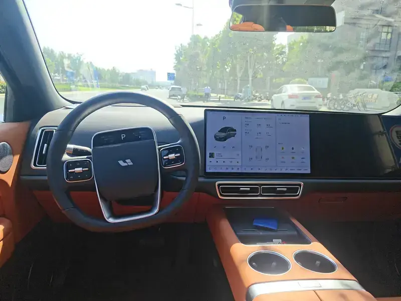 2025 Li Auto (Lixiang) L6 с пробегом 4 300 км