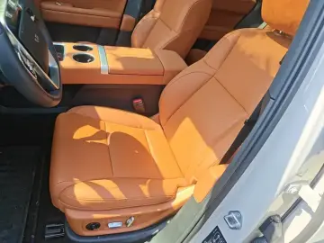 2025 Li Auto (Lixiang) L6 с пробегом 4 300 км