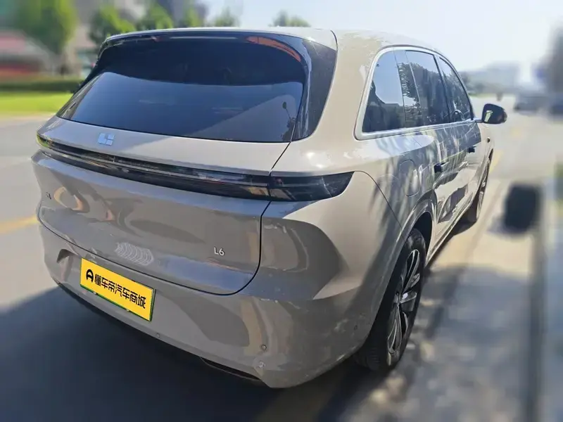 2025 Li Auto (Lixiang) L6 с пробегом 4 300 км