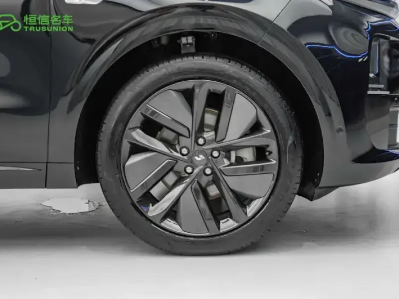 2024 Li Auto (Lixiang) L6 с пробегом 48 000 км