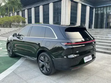 2024 Li Auto (Lixiang) L6 с пробегом 28 000 км