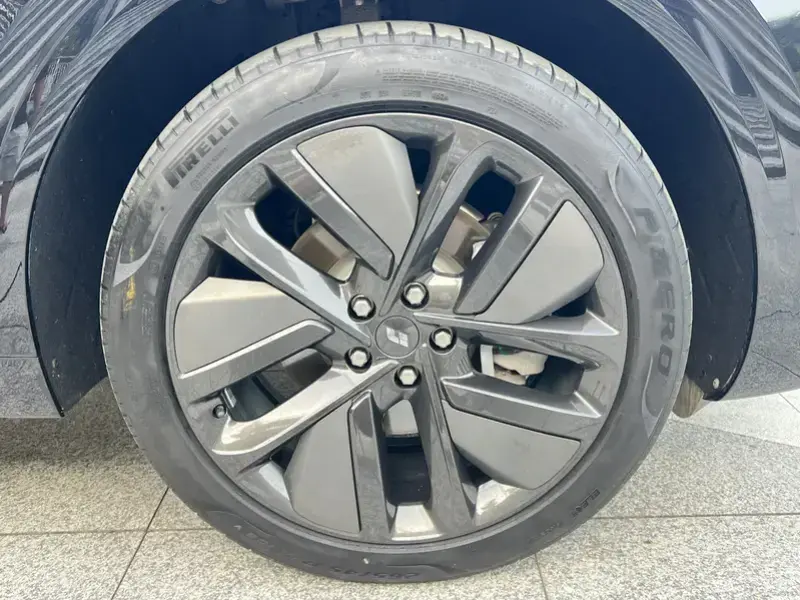 2024 Li Auto (Lixiang) L6 с пробегом 28 000 км