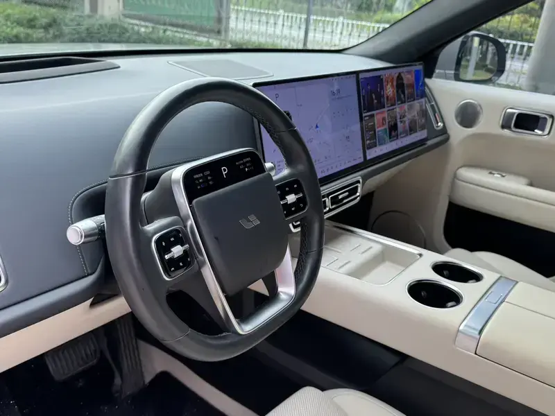 2024 Li Auto (Lixiang) L6 с пробегом 70 000 км