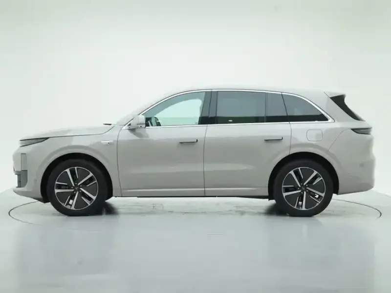 2024 Li Auto (Lixiang) L6 с пробегом 53 700 км