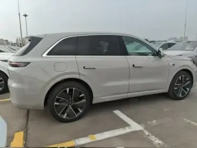 2025 Li Auto (Lixiang) L6 с пробегом 14 000 км