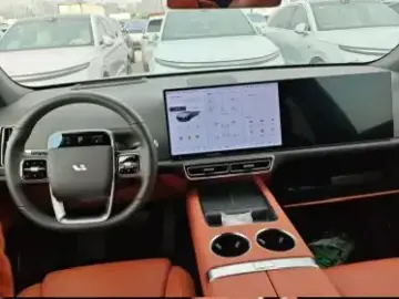 2025 Li Auto (Lixiang) L6 с пробегом 14 000 км