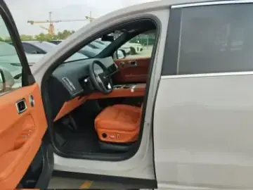 2025 Li Auto (Lixiang) L6 с пробегом 14 000 км
