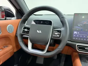 2024 Li Auto (Lixiang) L6 с пробегом 39 000 км