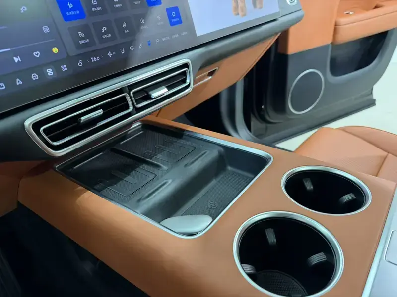 2024 Li Auto (Lixiang) L6 с пробегом 39 000 км