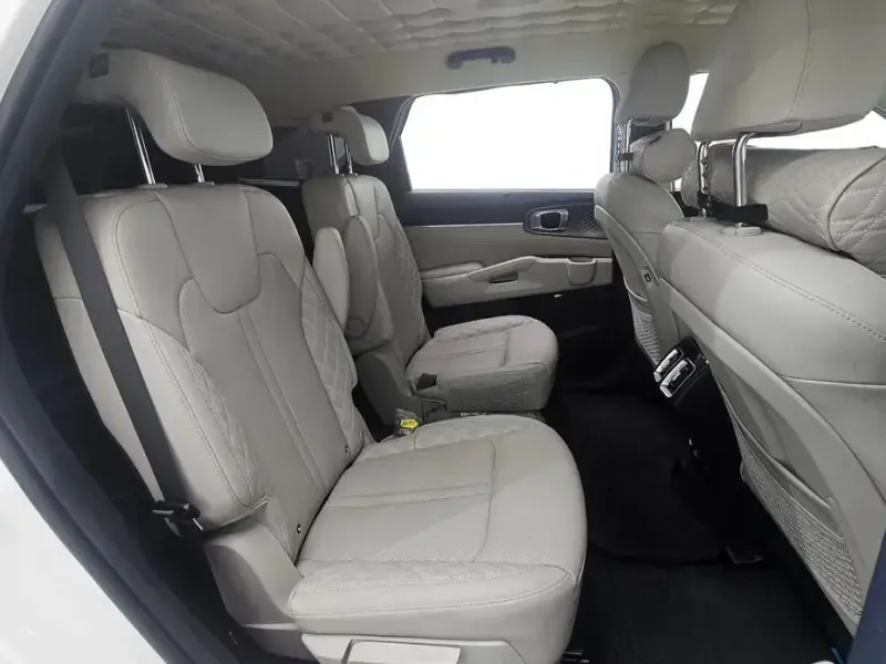 2023 Kia Sorento с пробегом 61 548 км