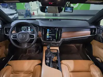 2018 Volvo S90 с пробегом 127 078 км