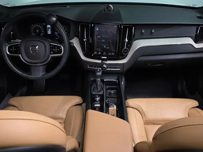 2020 Volvo XC60 с пробегом 56 553 км