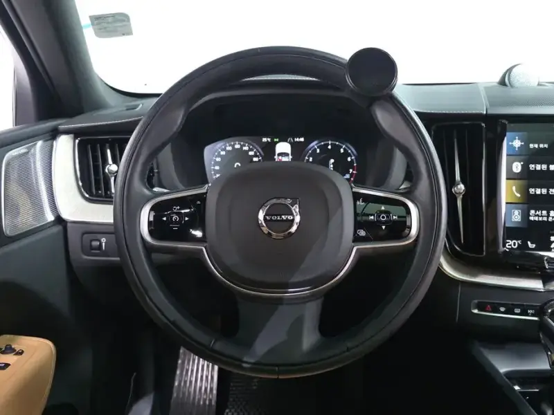 2020 Volvo XC60 с пробегом 56 553 км