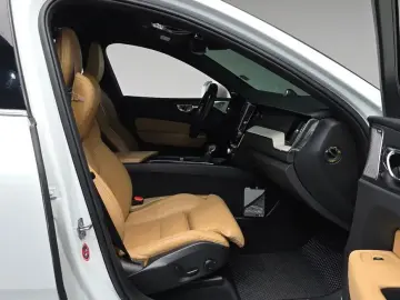 2020 Volvo XC60 с пробегом 56 553 км
