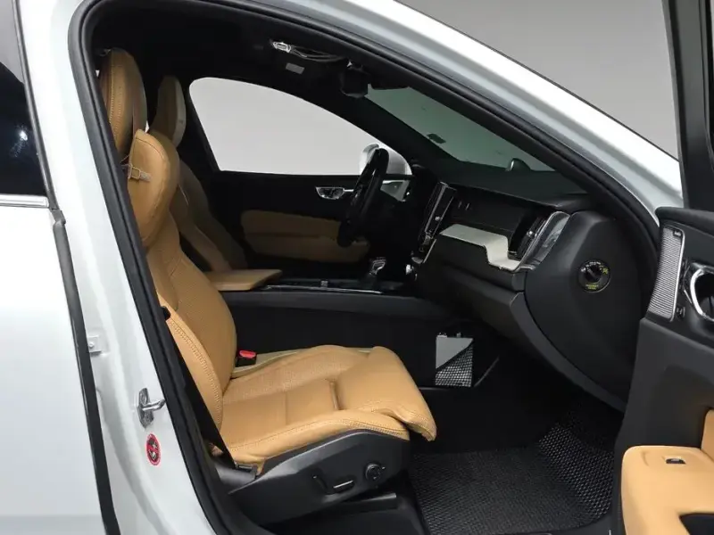 2020 Volvo XC60 с пробегом 56 553 км