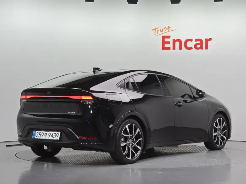 2026 Toyota Prius с пробегом 4 297 км