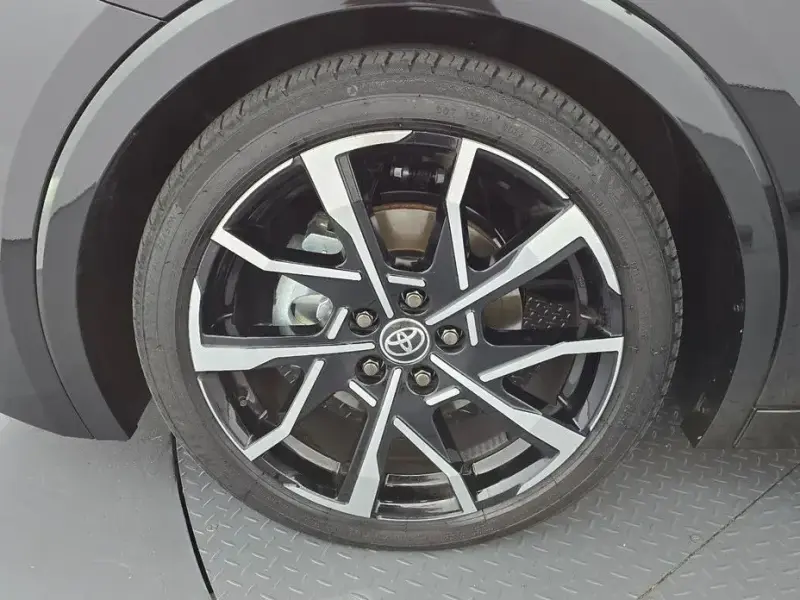 2026 Toyota Prius с пробегом 4 297 км