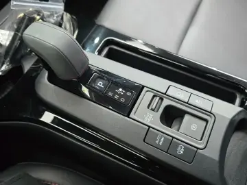 2026 Toyota Prius с пробегом 4 297 км