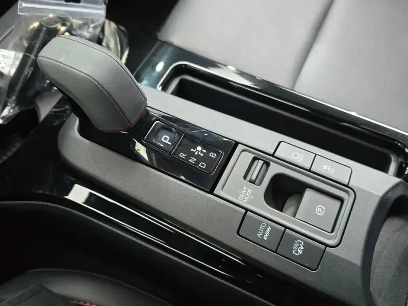 2026 Toyota Prius с пробегом 4 297 км